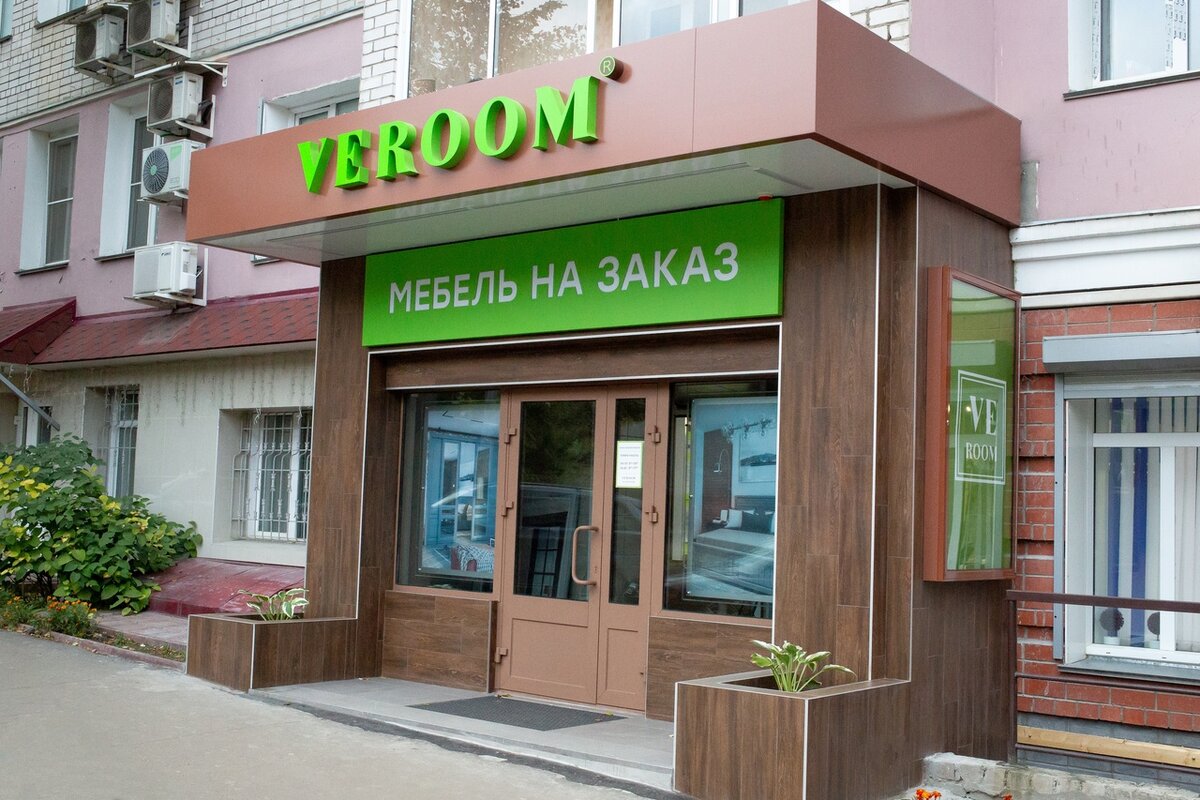 Оформление фасада фабрики производства мебели VEROOM (г.Киров)