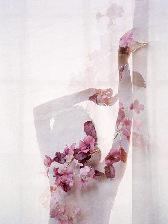 "Пусть ветер и вода уносят мои страхи и неприятности навсегда! 
Прощаюсь с ними и отпускаю их!"