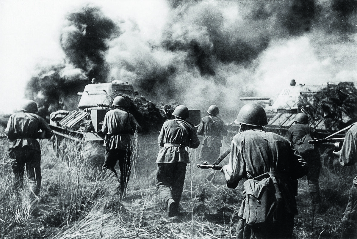 В июле-августе 1943 года войска Центрального, Воронежского и Степного фронтов генералов Рокоссовского, Ватутина и Конева нанесли поражение армиям Моделя, Кемпфа и Гота в Курской битве, окончательно переломив ход войны