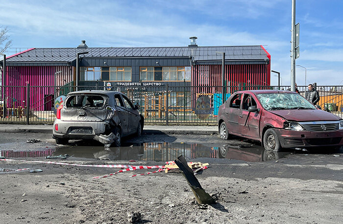    Автомобили в Белгороде, поврежденные в результате обстрела со стороны ВСУ. Фото: Елизавета Демидова/ТАСС
