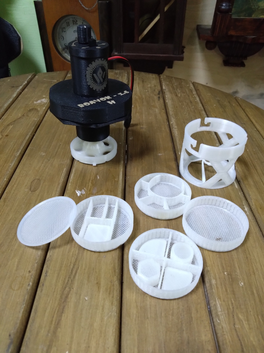 Внешне версии 1.6 и 1.6Н выглядят одинаково, отличие лишь в материалах. 