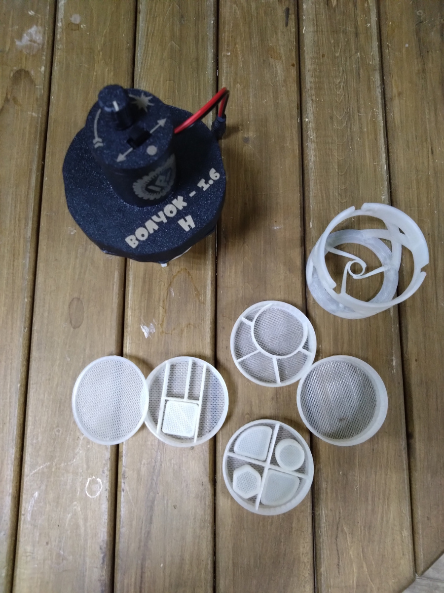 Набор сеток одинаковый для всех версий, но в простой версии сетки из PETG, а в "горячей" из нейлона PA6 