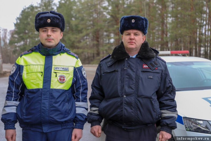 В Псковской области сотрудники полиции своевременно сопроводили роженицу в перинатальный центр. Фото: пресс-служба УМВД России по Псковской области