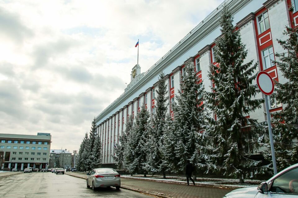    Здание правительства Алтайского края. Снег в Барнауле . Источник: Виталий Барабаш/"Толк"