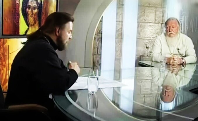 Протоиерей Димитрий Смирнов и протоиерей Александр Березовский в студии телеканала «Спас».