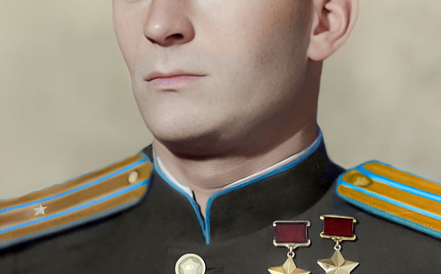 Он настолько виртуозно владел Ил-2, что мог за раз 12 раз атаковать колонну противника. Дважды Герой Советского Союза Михаил Степанищев