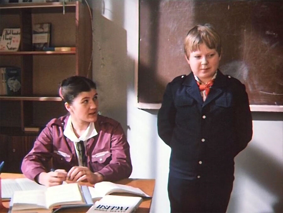 В галерее – кадры из кино СССР для детей «Гостья из будущего»