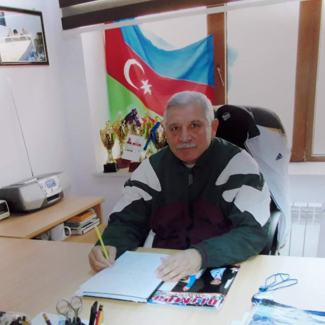  Aydın Mirzəhəsən oğlu Kazımbəyov 1954-cü il martın 18-də Bakı şəhərində anadan olub. 1971-75-ci illərdə Azərbaycan Dövlət Bədən Tərbiyəsi İntitutunda (indiki Azərbaycan Dövlət Bədən Tərbiyəsi və İdman Akademiyası) ali təhsil alıb. 1975-76-cı illərdə Sərhəd Qoşunlarında hərbi xidmət keçib. 1979-cu ildə sərbəst güləş üzrə SSRİ idman ustası normasını yerinə yetirib. 1998-ci ildən bu günə kimi, Azərbaycan Texniki Universitetin nəzdində Bakı Texniki Kollecində Bədən tərbiyə rəhbəri vəzifəsində çalışıb. 2008-ci ildə Respublikanın Fəxri Bədən Tərbiyəsi və İdman işçisi adına layiq görülüb. Martın 18-də Aydın Kazımbəyovun 70 yaşı tamam olub. Təcrübəli idman mütəxəssisini yubiley münasibəti ilə təbrik edir, ona cansağlığı və işlərində müvəffəqiyyətlər arzulayırıq.
