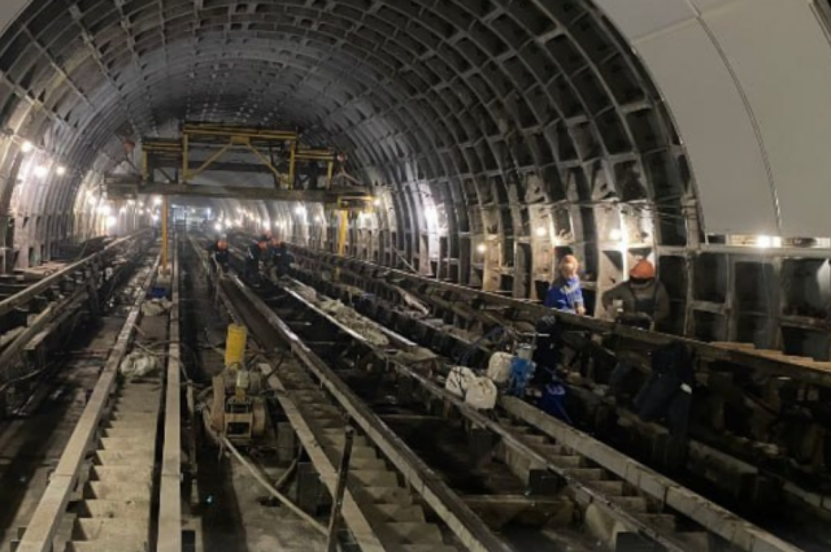    По новому участку метро от «Спасской» до «Театральной» прошёл первый состав