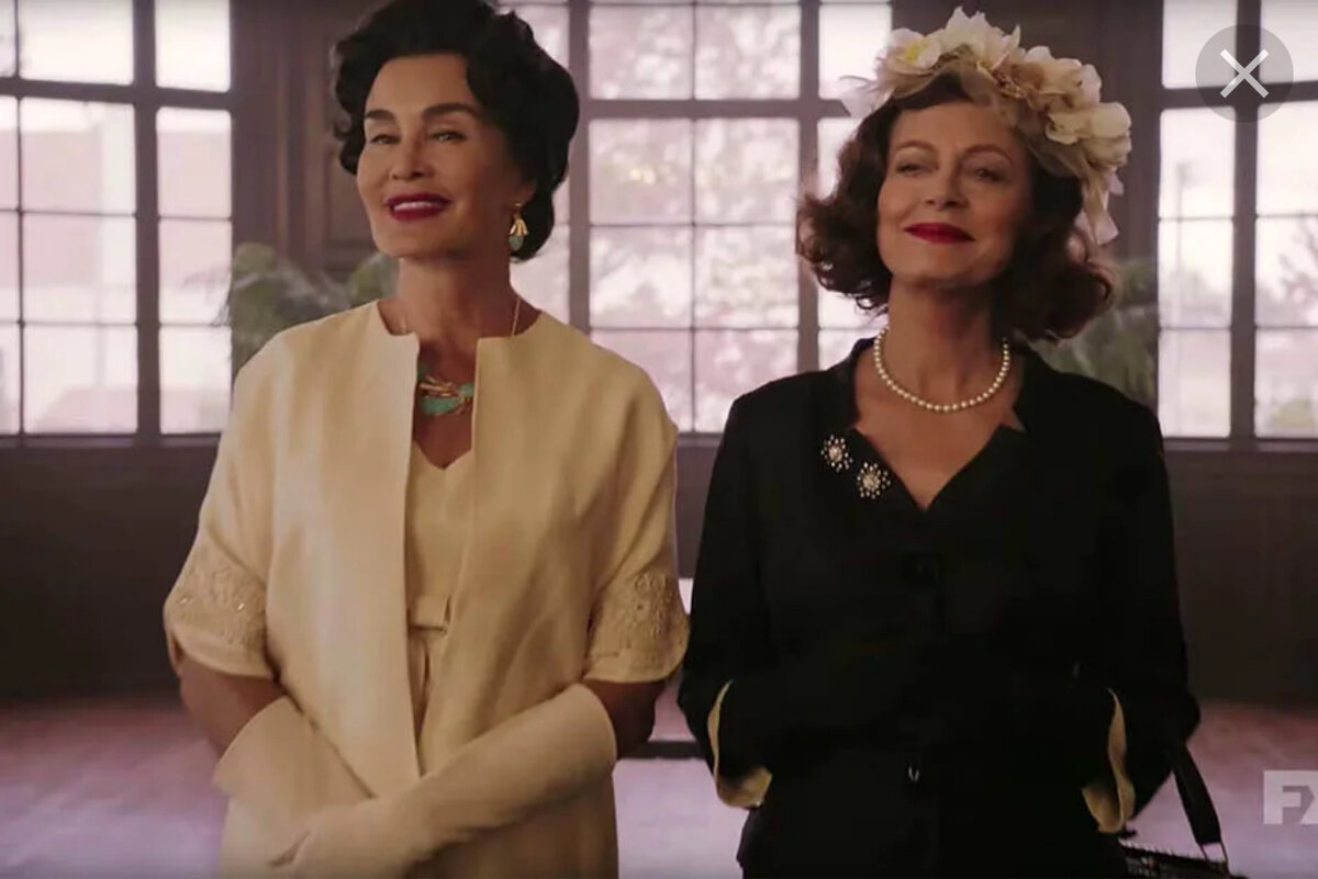 Джессика Лэнг и Сьюзен Сэрэндон в первом сезоне сериала Вражда. Мисс Лэнг появилась во втором сезоне в образе матери Трумена Капоте