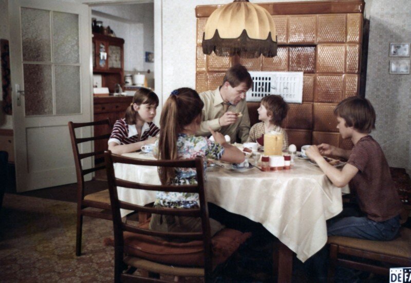 Кадр из фильма "Невеста для папы" (1980)