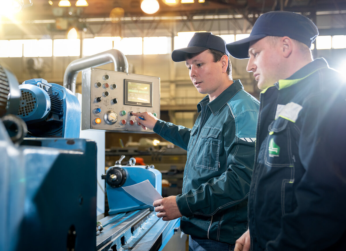 экономика и управление в машиностроении. экономика и менеджмент книги. прикладная оптика учебник. администратор технической литературы. автоматизация машиностроения.