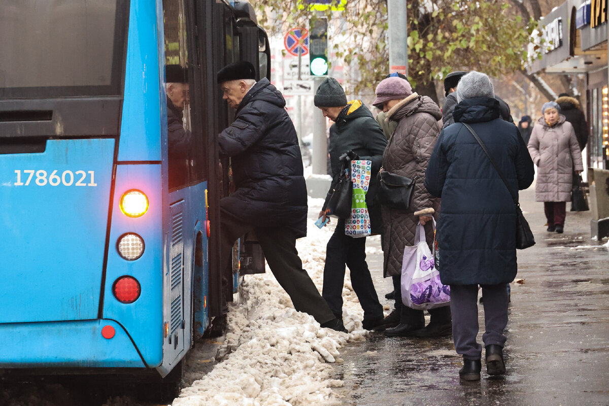 Войти в автобус, это еще не все, нужно суметь пройти фейс-контроль. Фото:  globallookpress.com \Petrov Sergey