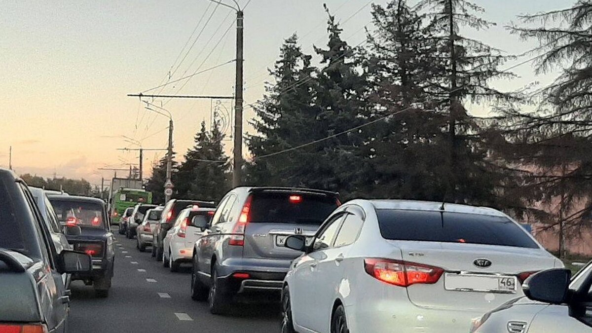    В Курске общественный транспорт опаздывает из-за ДТП в центре города