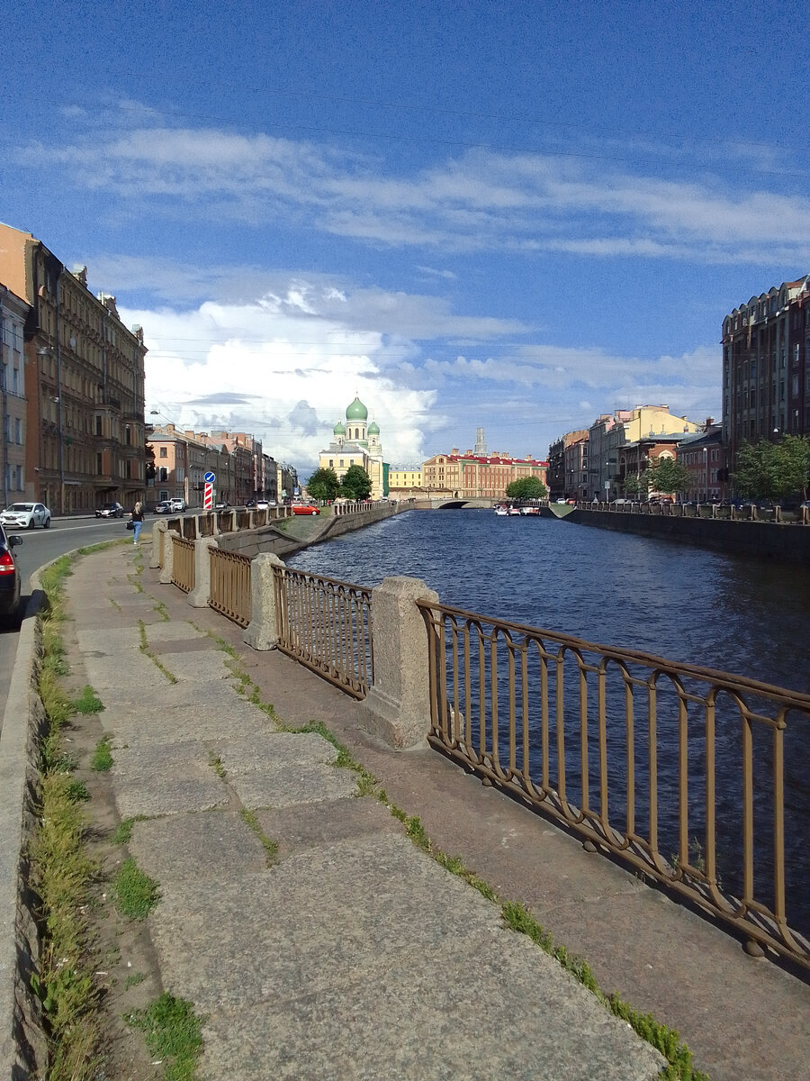 Набережная канала Грибоедова и храм Николая Чудотворца.