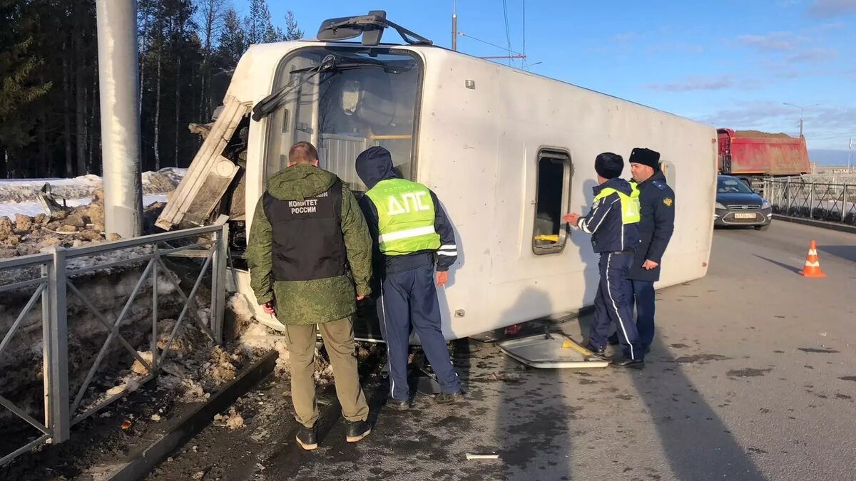     СК расследует уголовное дело по факту жуткой аварии на Лососинском шоссе: ранее ДТП прокомментировала Госавтоинспекция.