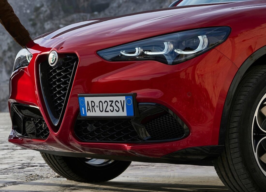 Новые Alfa Romeo Stelvio и Giulia будут собираться под Неаполем. Ожидать их  следует в 2025–2026 годах | Автомобиль года в России | Дзен