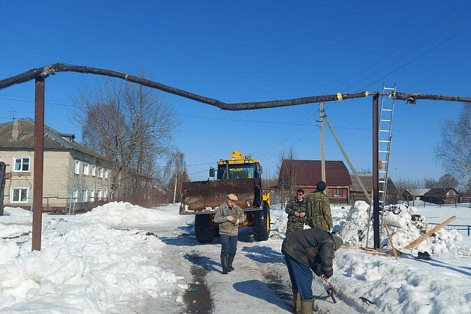     В Кинешемском районе мусоровоз повредил теплотрассу