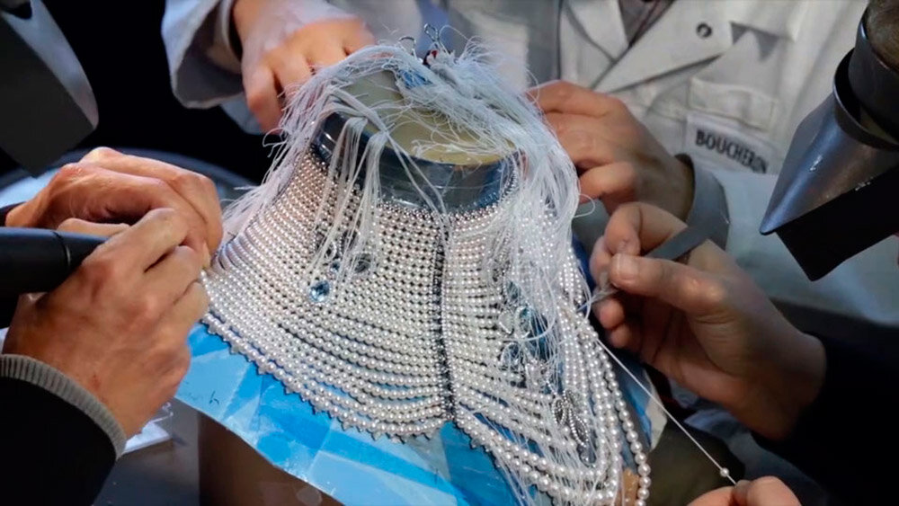 Процесс сборки колье (листайте галерею)