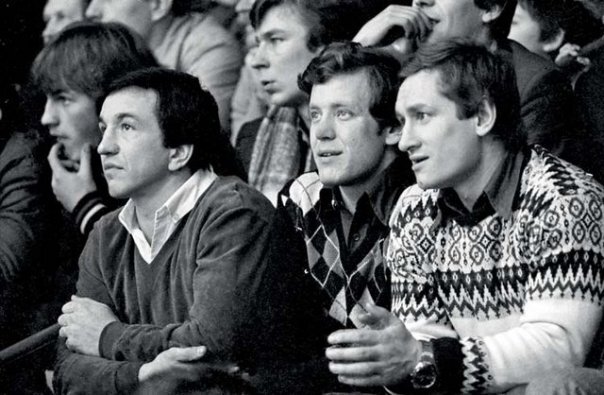 Владимир Ковин, Михаил Варнаков и Александр Скворцов. Непривычно видеть их на трибуне, а не на льду! Это и другие изображения взяты из открытых источников.