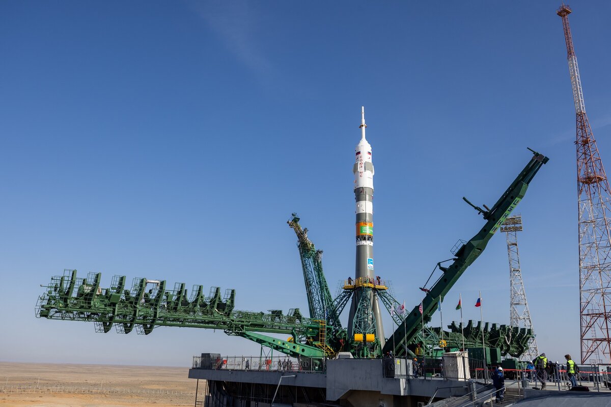 Nosná raketa Sojuz-2 s pilotovanou kosmickou lodí Sojuz MS-25 při startu. Fotografie z Yandex.Pictures.