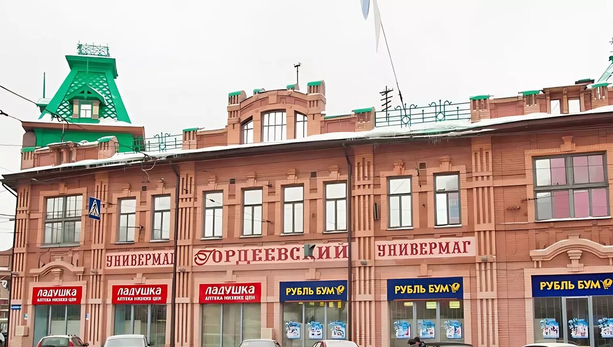     Новый владелец появился у «Гордеевского универмага» в Нижнем Новгороде. Здание выкупил предприниматель Иван Вдовин за 300 млн рублей. Такие сведения размещены на сервисе «Федресурс».