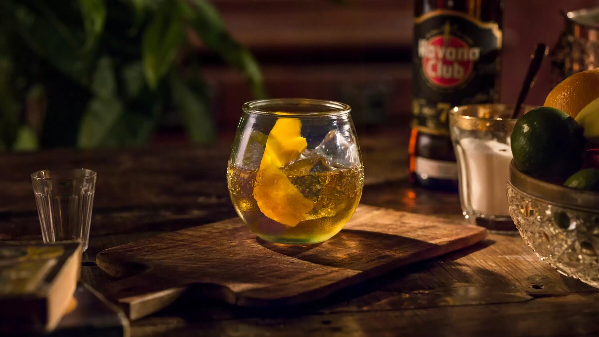 Считается, что Вест-Индия — наиболее вероятная родина рома. Сегодня этот напиток является превосходным компонентом во многих коктейлях