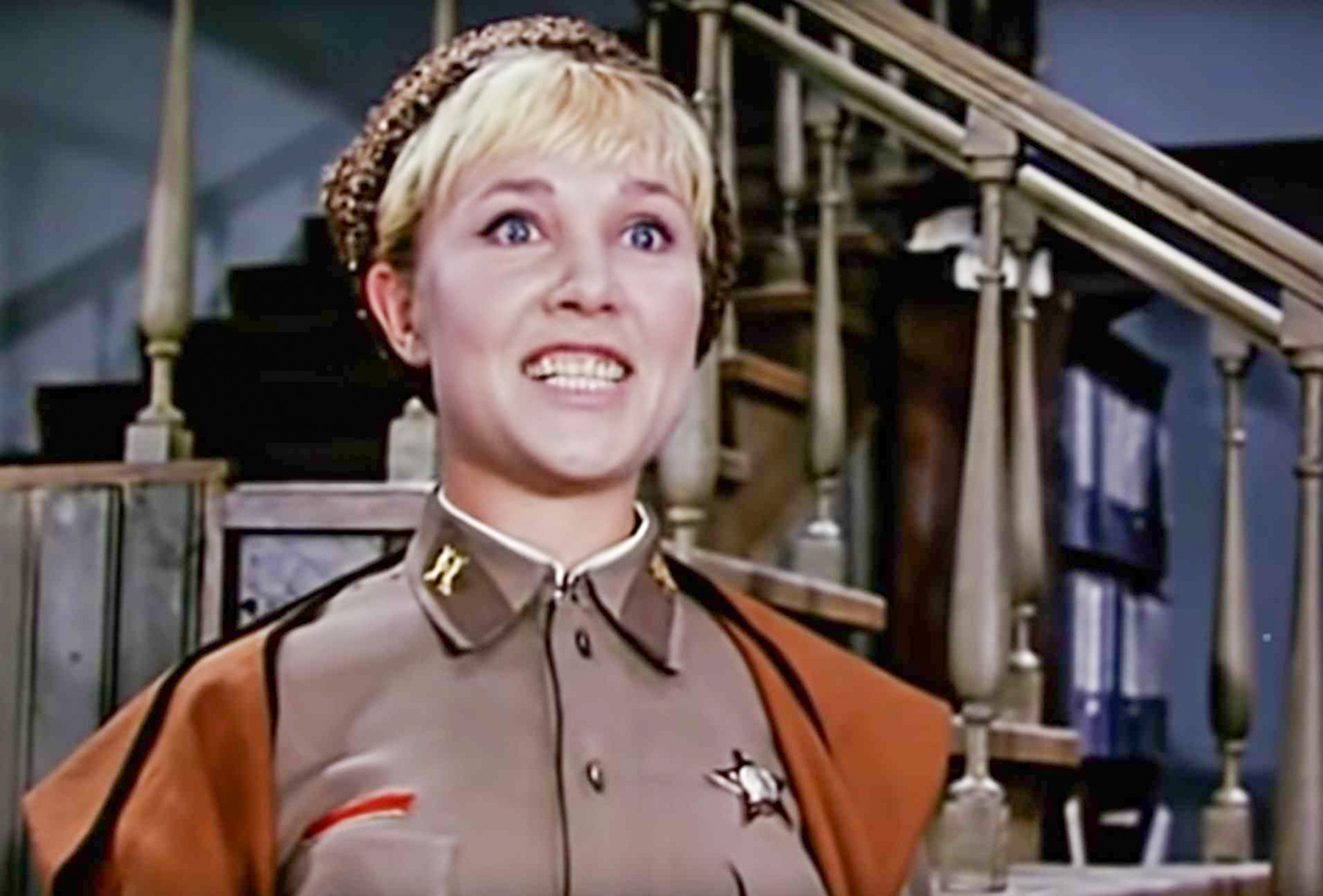 Кадр из фильма "Крепкий орешек". Надежда Румянцева в роли Раисы Орешкиной