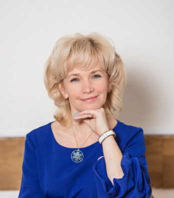 О себе: "Я - контактер, ченнелер, энергопрактик, Проводник.Автор и наставник курсов «В Едином потоке» (индивидуальное открытие канала ченнелинга), «Открытие канала ченнелинга ОНЛАЙН», «Совершенствуем навык работы с каналом ченнелинга», курса-исследования «Проводник Света».