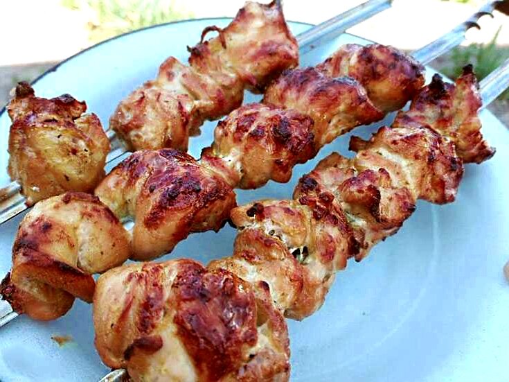 Шашлык куриный. Шашлык. Шашлычок из свинины. Мариновка шашлыка. Шашлык на углях.