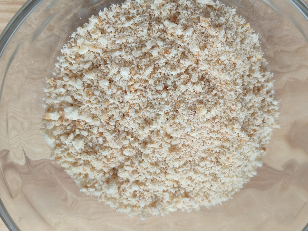 Я добавила два раза кунжут, при складывании торта в том числе.