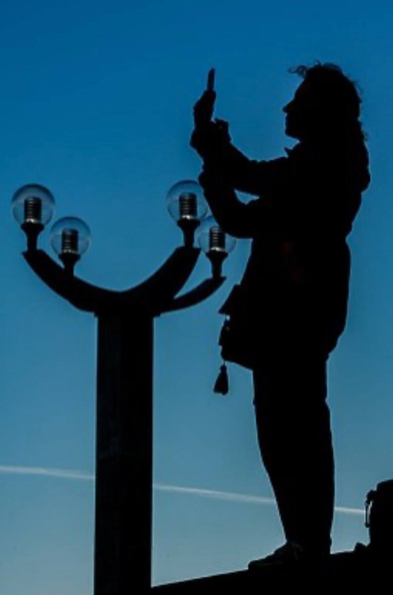 МОШЕННИКИ ПРОСЯТ НАЗВАТЬ КОД ИЗ СМС. ЭТО ГРОЗИТ ПОТЕРЕЙ ДЕНЕГ  ФОТО: ROMAN DENISOV/GLOBALLOOKPRESS