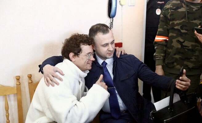 Много значение слова. Одно слово несколько раз. Одно слово из 4 картинок. Анафора и лексический повтор отличия. Составить слово из двух слов.