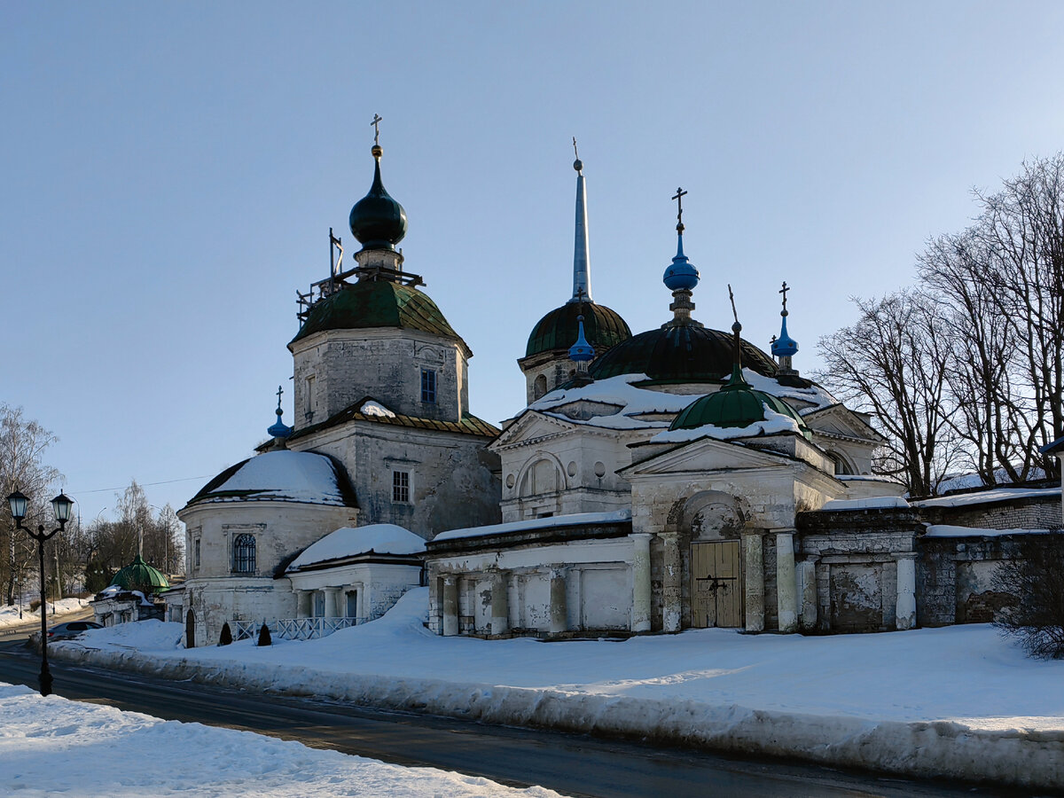 Пятницкая церковь - единственная в мире, вобравшая в себя три стиля  архитектуры: византийский, барокко и поздний классицизм (г. Старица) | Олег  Еверзов | Дзен