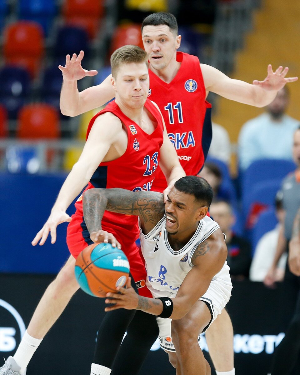    Лучший бомбардир Единой лиги канадец Ксэвьер Ратэн-Мэйс из "Енисея" доставил баскетболистам ЦСКА массу неудобств. / Фото: VTB League