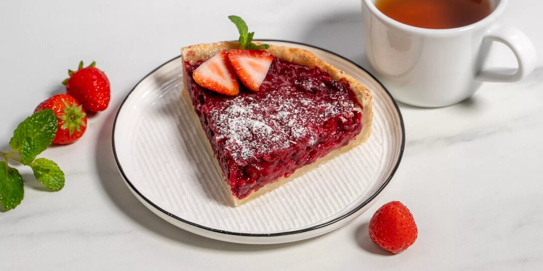 Брусничный пирог из творожного теста