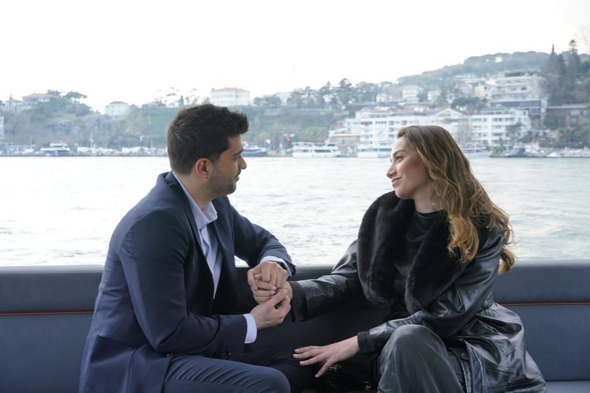 Фатих (Догукан Гюнгёр) и Гёркем (Озге Озаджан)  (источник: fangolos.ru)