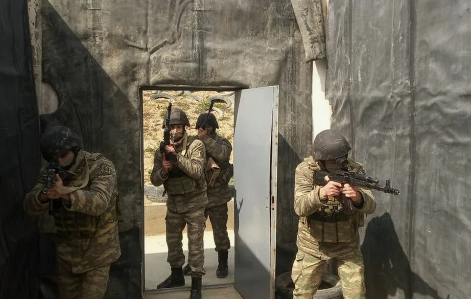 Азербайджанские военные