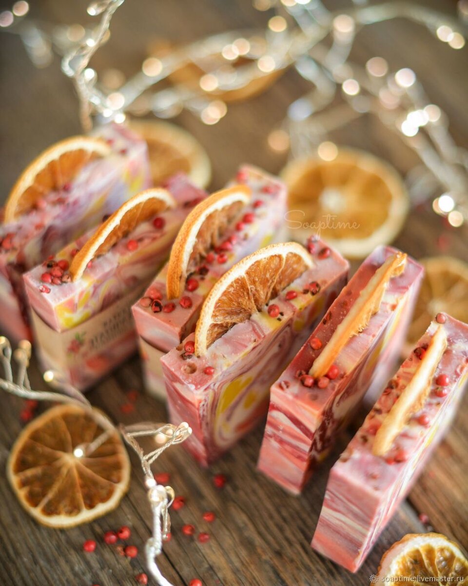 Я рады приветствовать всех любителей натуральной косметики и заботы о себе. 

Натуральное мыло - это не просто средство для очищения кожи, это целый ритуал ухода за собой и своим телом. Ведь в его состав входят только натуральные компоненты, такие как масла, травы и экстракты, которые бережно ухаживают за кожей, увлажняют ее и делают более гладкой и ухоженной.

На моём канале вы найдете множество полезных статей и советов по выбору натурального мыла для разных типов кожи. Приходите ко мне за вдохновением и идеями для ухода за собой с помощью натурального мыла. 

Берегите себя и свою кожу с натуральным мылом! Следите за моими новостями и подписывайтесь на канал, чтобы быть в курсе всех последних трендов и новинок натуральной косметики. До скорой встречи! 