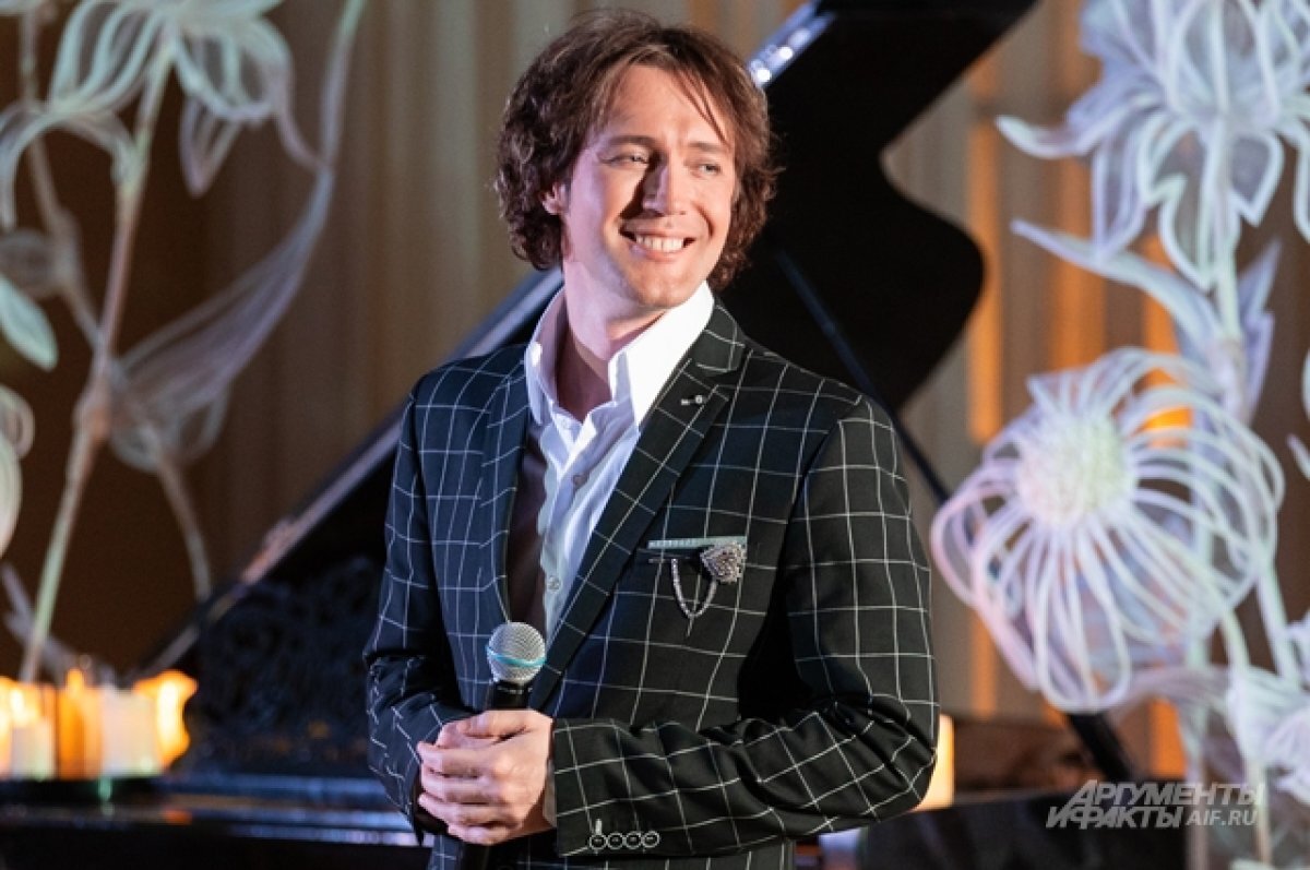    Евгений Южин.