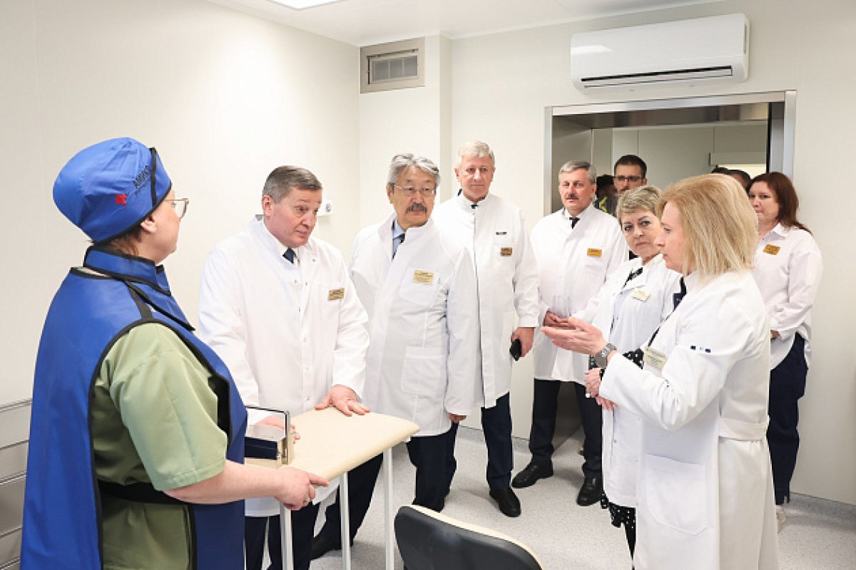    Учить лечить.