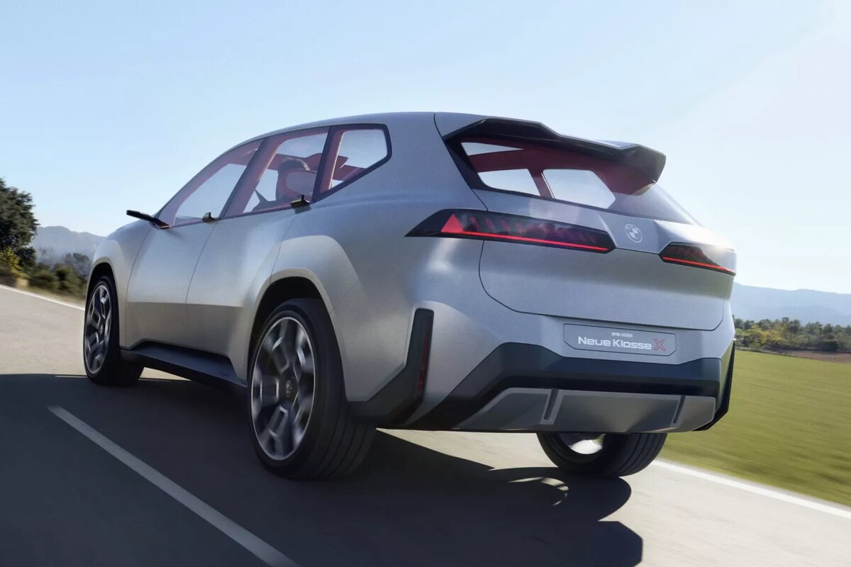 Новый по названию и философии дизайна, BMW Vision Neue Klasse X заменит iX3 в следующем году.-13