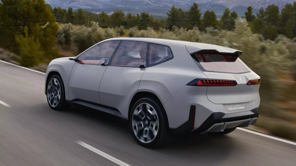 Новый по названию и философии дизайна, BMW Vision Neue Klasse X заменит iX3 в следующем году.-23