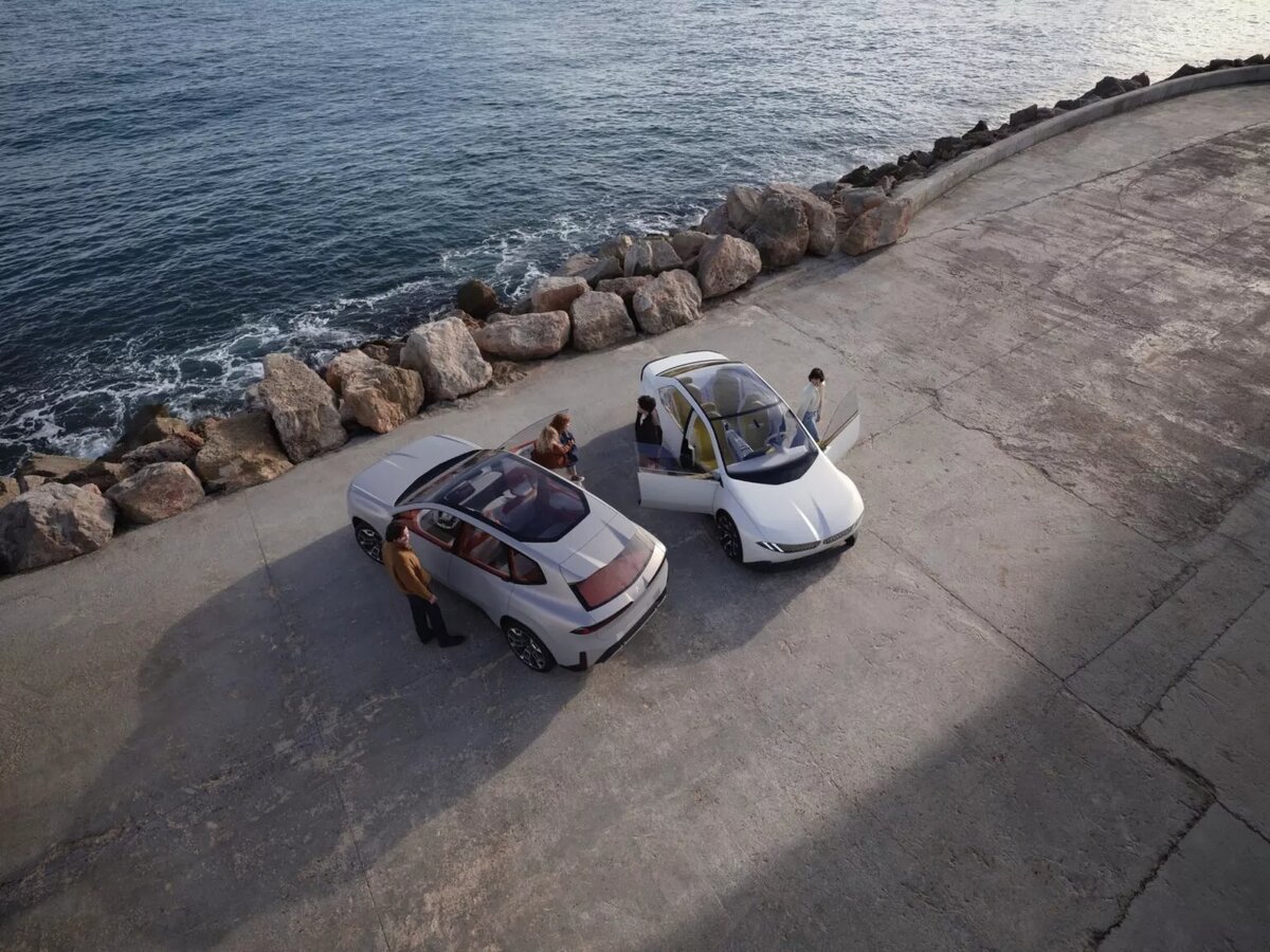 Новый по названию и философии дизайна, BMW Vision Neue Klasse X заменит iX3 в следующем году.-26