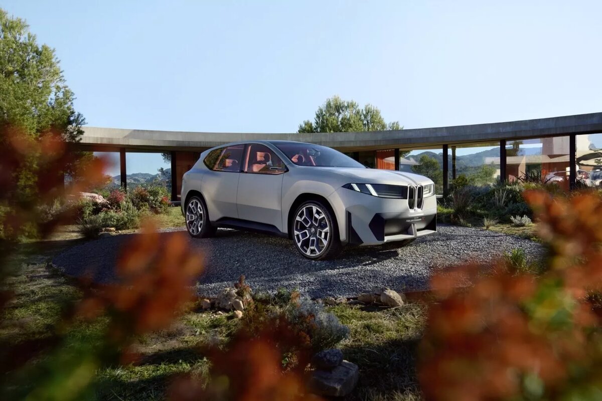 Новый по названию и философии дизайна, BMW Vision Neue Klasse X заменит iX3 в следующем году.-30