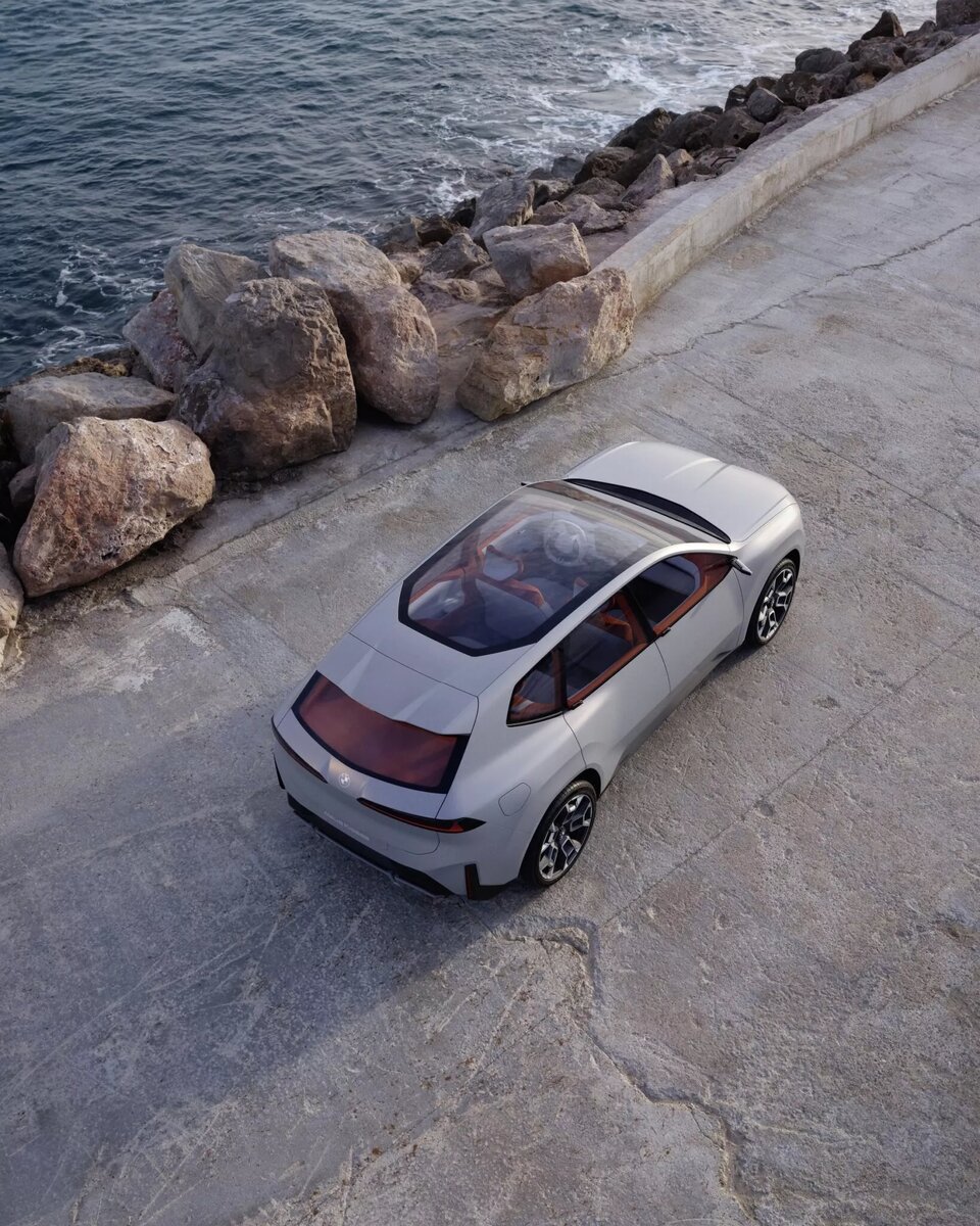 Новый по названию и философии дизайна, BMW Vision Neue Klasse X заменит iX3 в следующем году.-29