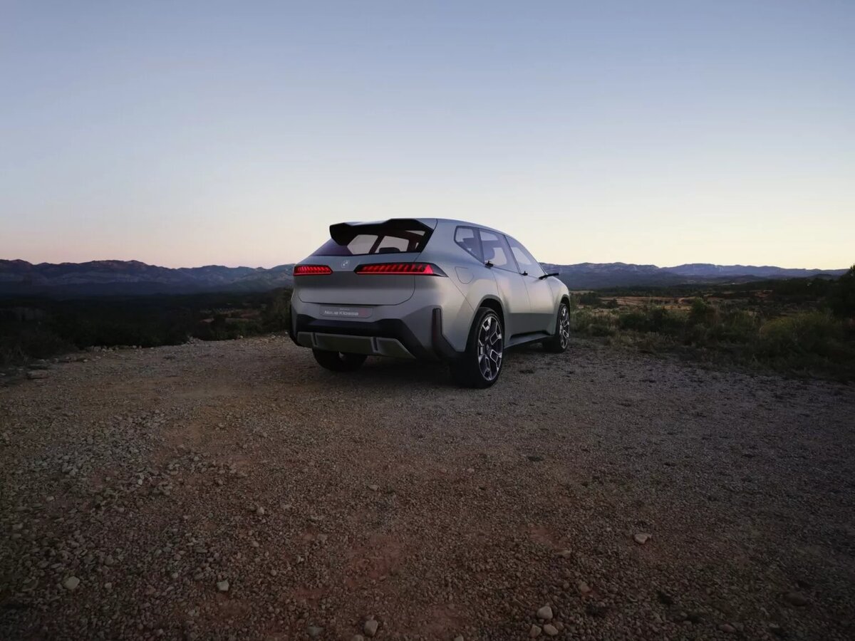 Новый по названию и философии дизайна, BMW Vision Neue Klasse X заменит iX3 в следующем году.-32