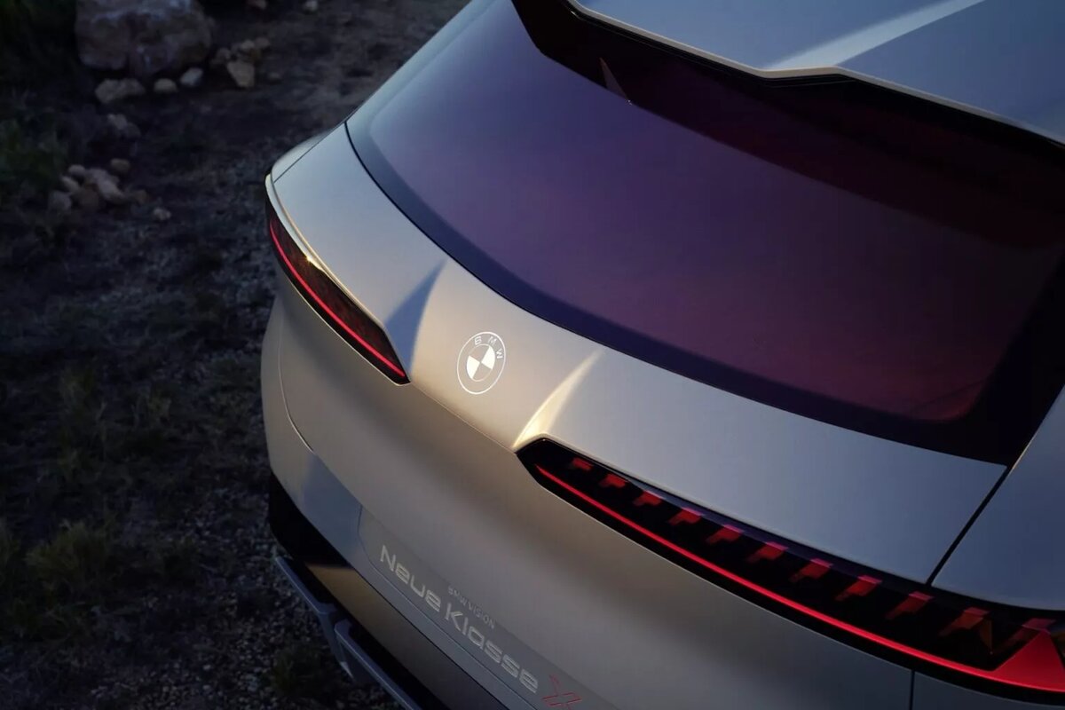 Новый по названию и философии дизайна, BMW Vision Neue Klasse X заменит iX3 в следующем году.-35