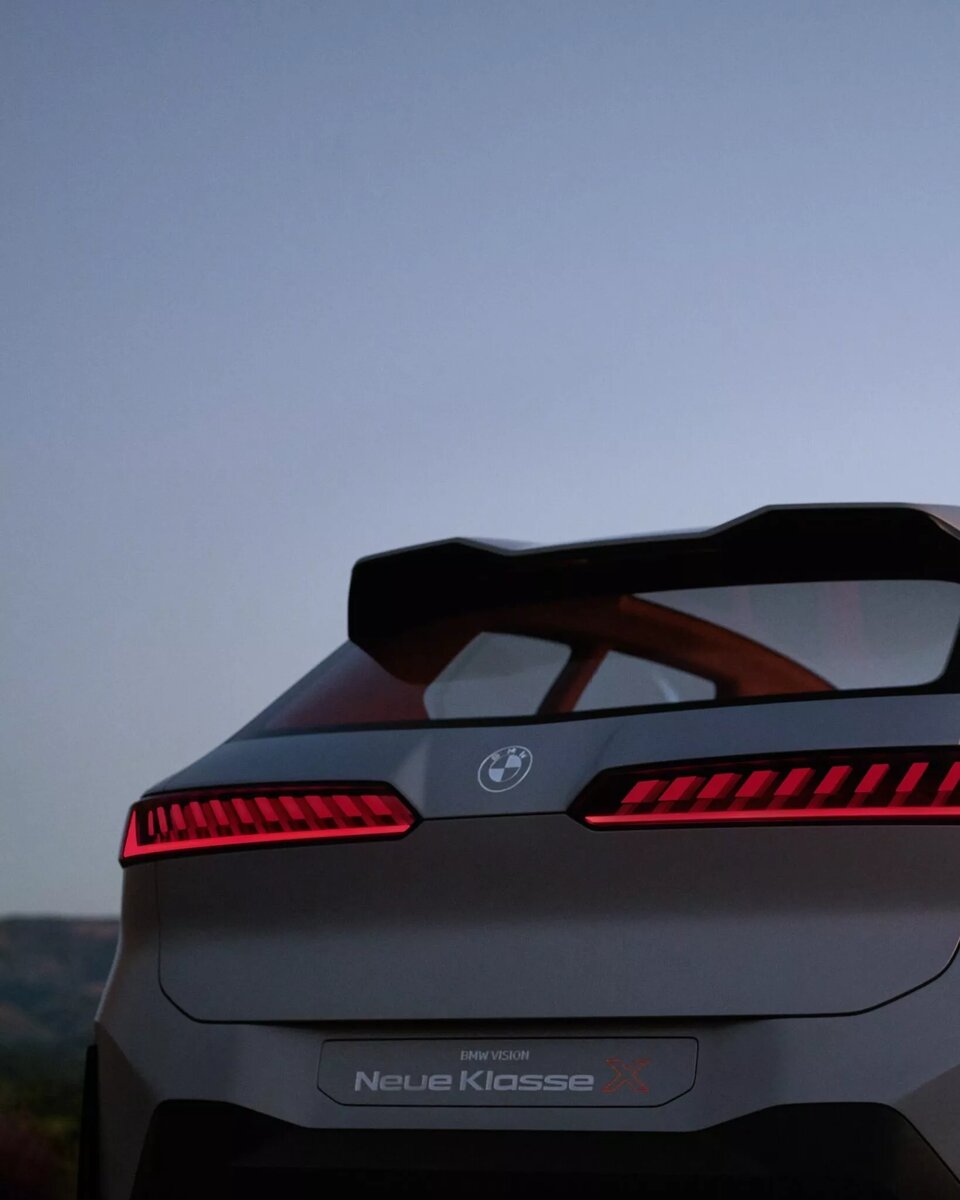 Новый по названию и философии дизайна, BMW Vision Neue Klasse X заменит iX3 в следующем году.-38