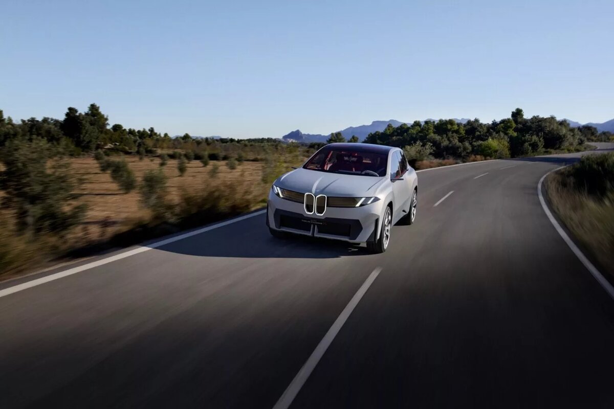 Новый по названию и философии дизайна, BMW Vision Neue Klasse X заменит iX3 в следующем году.-6